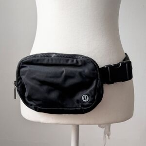 Lululemon Athletica Unisex Everywhere Black Belt Bag For Free Hands Long Strap
